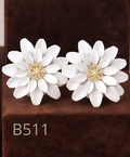 B511- brincos flor branca