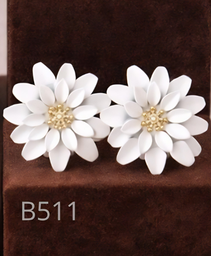B511- brincos flor branca