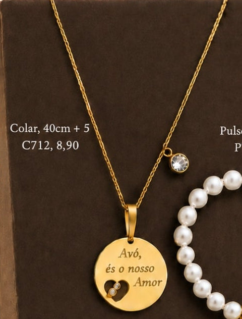 C712, colar avó dourado