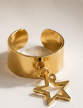 N747, anel dourado